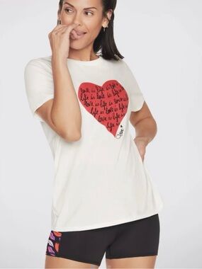 Skechers X Diane Von Furstenberg: Diane Heart Tee